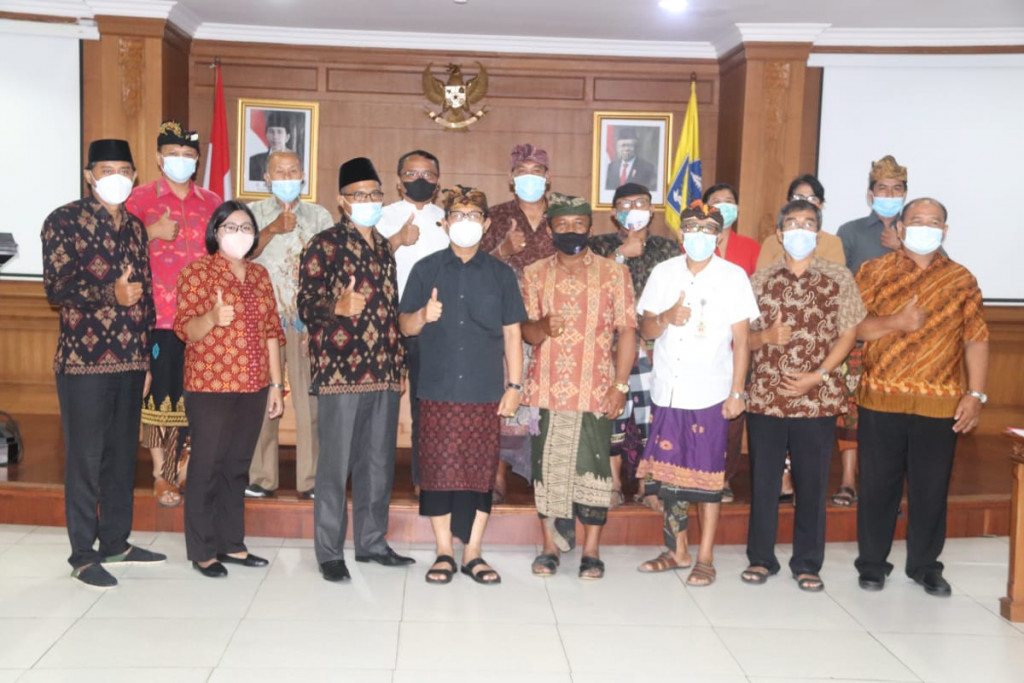 Rapat Pengurus Harian FKUB Badung, Sekda Adi Arnawa Dorong FKUB Berperan dalam Penanganan Covid-19